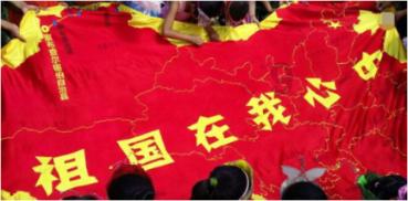 陈昊森Loewe看秀造型好鲨！少年感气质与熟男魅力并存！